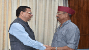 A courtesy call on Chief Minister Shri Pushkar Singh Dhami at the Chief Minister's Camp Office, Film Actor Shri Nana Patekar | मुख्यमंत्री श्री पुष्कर सिंह धामी से मुख्यमंत्री कैम्प कार्यालय में फिल्म अभिनेता श्री नाना पाटेकर ने शिष्टाचार भेंट