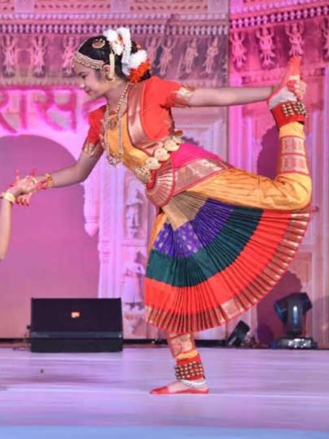 In the ‘Virasat Sadhana’ program of Virasat Art and Heritage Festival 2022, students presented different types of classical dance