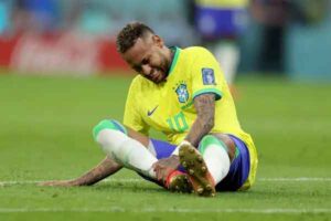 Brazil World Cup stars's ankle injury | ब्राजील वर्ल्ड कप स्टार्स के टखने में चोट ,Brazil World Cup stars's ankle injury , How long is Neymar out, Brazil World Cup stars ankle injury, Neymar's tears vs Serbia, Neymar's performance against Serbia, World Cup opener ,Kaka slams Neymar, Neymar , Messi & Neymar, Cristiano & Neymar 