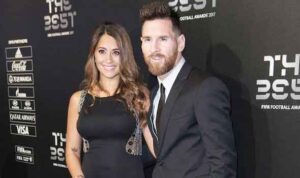 Lionel Messi's wife: Meet the stunning brunette cheering on the Barcelona star Sport Football लियोनेल मेस्सी की पत्नी: बार्सिलोना स्टार स्पोर्ट फुटबॉल पर चीयर करती हुई इस खूबसूरत श्यामला से मिलें