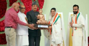 Padma Bhushan Award from Shri Ghulam Nabi Azad in the 75th Annual Nirankari Saint Samagama.