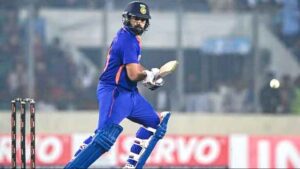 Rohit Sharma comes out to bat despite injury | रोहित शर्मा चोट के बावजूद बल्लेबाजी के लिए उतरे