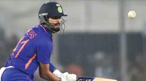 Shreyas Iyer scored a half-century, 50+ runs partnership for the fifth wicket with Akshar | श्रेयस अय्यर ने जड़ा अर्धशतक, अक्षर के साथ पांचवें विकेट के लिए 50+ रन की साझेदारी 